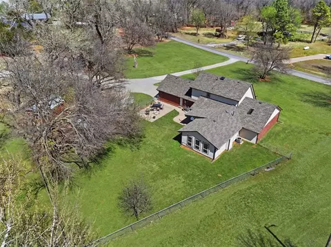 View/Area - 319 E Cedar Dr, Tuttle, OK 73089 photo 3 of 4
