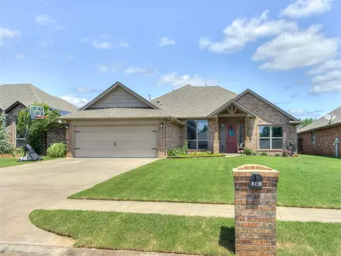 4725 Rosewood Ct, Noble, OK 73068