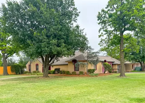 1816 Huntington Ave, Nichols Hills, OK 73116