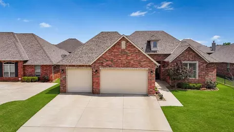 632 Spavinaw Ln, Edmond, OK 73025