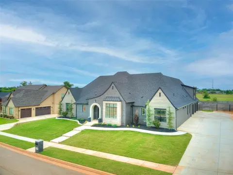 Exterior - 4400 Rustic Trl, Moore, OK 73160 photo 2 of 9