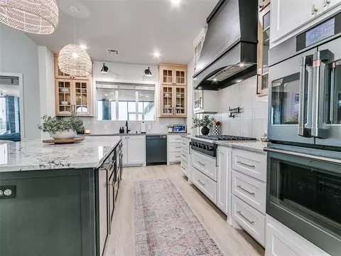 Kitchen - 4400 Rustic Trl, Moore, OK 73160 photo 6 of 9