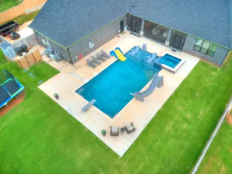 Exterior - 4400 Rustic Trl, Moore, OK 73160 photo 9 of 9