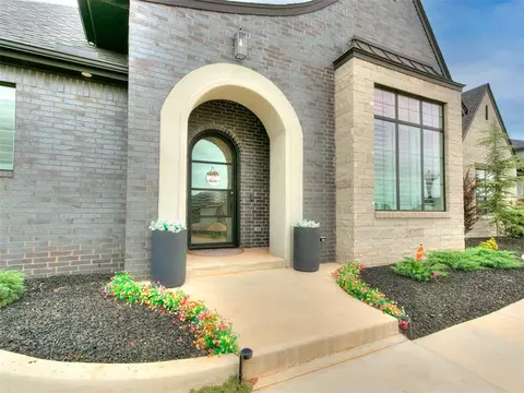 Exterior - 4400 Rustic Trl, Moore, OK 73160 photo 3 of 9