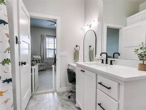Bath - 4400 Rustic Trl, Moore, OK 73160 photo 4 of 6