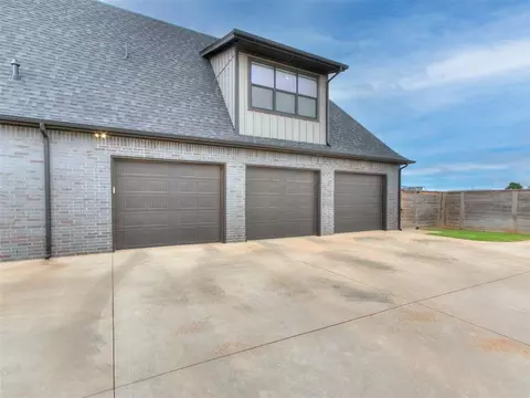 Other - 4400 Rustic Trl, Moore, OK 73160 photo 1 of 11
