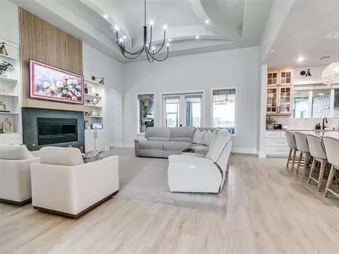 Living - 4400 Rustic Trl, Moore, OK 73160 photo 2 of 4