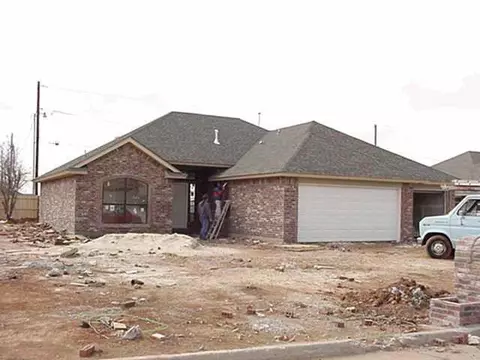 216 Cedar Ln, Moore, OK 73160 photo 1