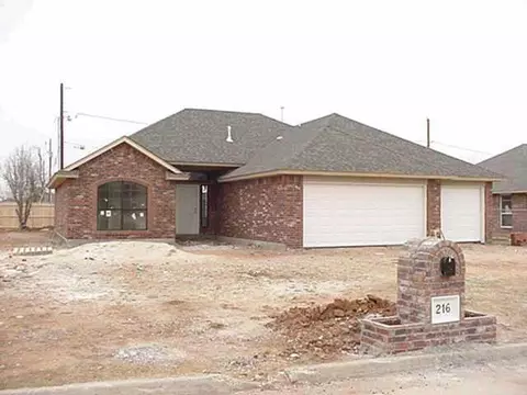 216 Cedar Ln, Moore, OK 73160 photo 2