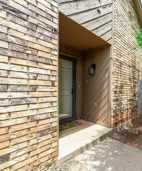 1030 Pruett Dr, Edmond, OK 73003