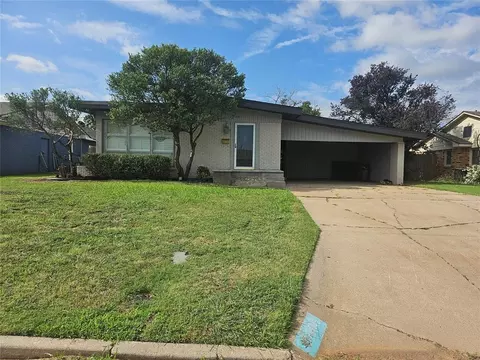 106 Cameron Dr, Altus, OK 73521