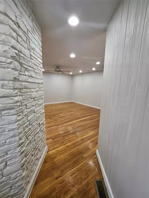 Entry Way - 106 Cameron Dr, Altus, OK 73521 photo 2 of 4