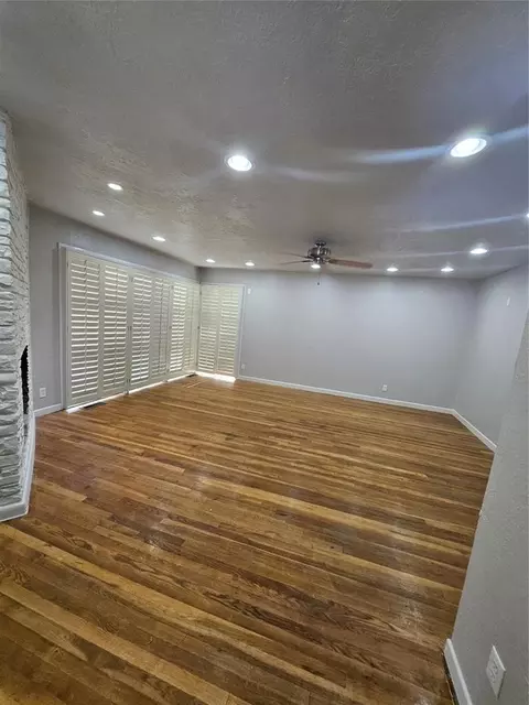 Living - 106 Cameron Dr, Altus, OK 73521 photo 2 of 3