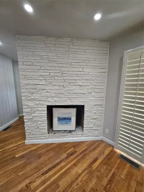 Living - 106 Cameron Dr, Altus, OK 73521 photo 2 of 2