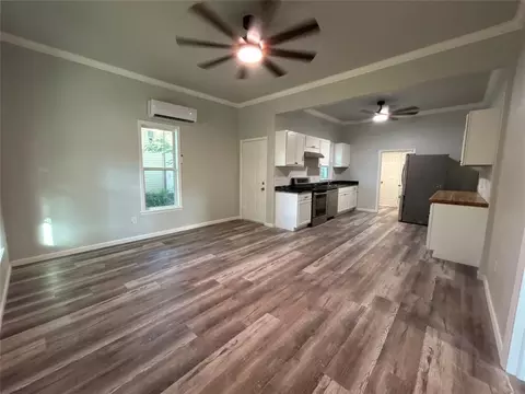 Living - 605 E Harrison Ave, Guthrie, OK 73044 photo 1 of 5