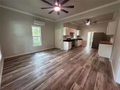 Living - 605 E Harrison Ave, Guthrie, OK 73044 photo 4 of 5