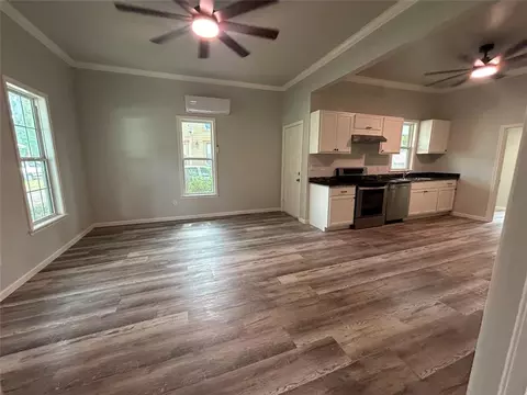 Living - 605 E Harrison Ave, Guthrie, OK 73044 photo 5 of 5