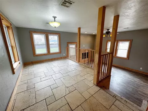 Living - 504 N Walnut St, Seiling, OK 73663 photo 3 of 6