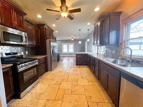 Kitchen - 504 N Walnut St, Seiling, OK 73663 photo 1 of 2