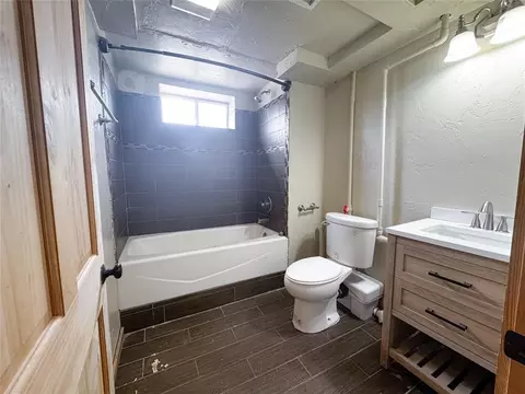 Bath - 504 N Walnut St, Seiling, OK 73663 photo 3 of 3