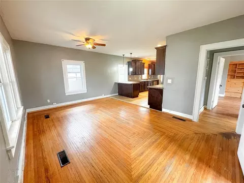 Living - 504 N Walnut St, Seiling, OK 73663 photo 2 of 6