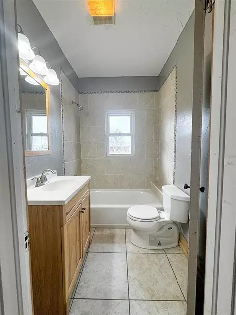 Bath - 504 N Walnut St, Seiling, OK 73663 photo 1 of 3