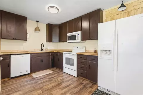 Kitchen - 1014 State Highway 89 Hwy, Ringling, OK 73456 photo 2 of 2
