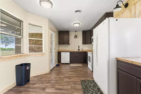 Kitchen - 1014 State Highway 89 Hwy, Ringling, OK 73456 photo 1 of 2