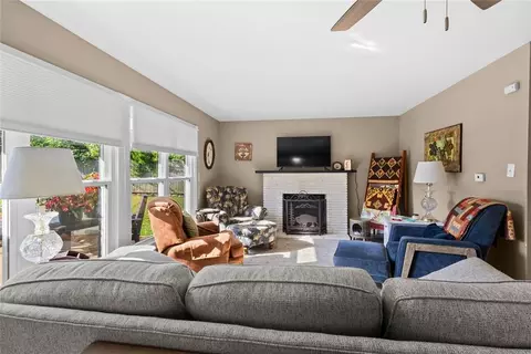 Living - 604 SW 3rd St, Checotah, OK 74426 photo 1 of 3