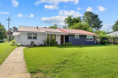 604 SW 3rd St, Checotah, OK 74426