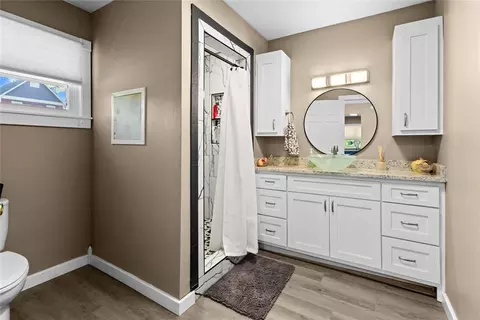 Bath - 604 SW 3rd St, Checotah, OK 74426 photo 4 of 5