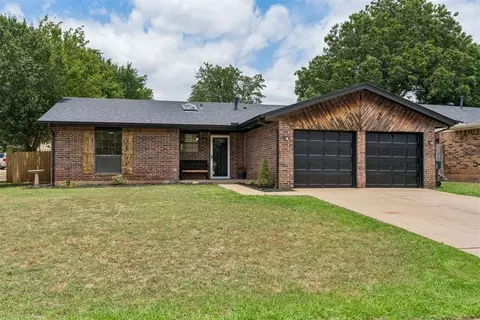 803 Hawthorne Ln, Edmond, OK 73003