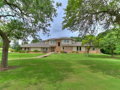 9105 Acre View Dr, Oklahoma City, OK 73151