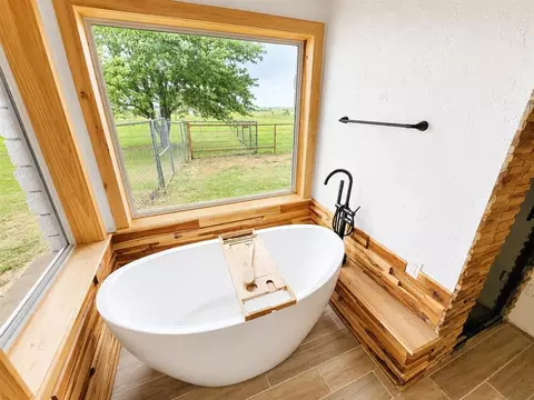 Bath - 46069 County Street 2630 St, Apache, OK 73006 photo 5 of 13