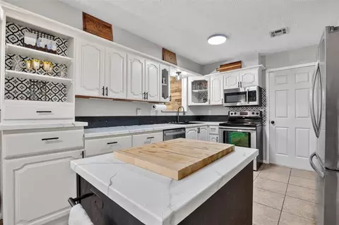 Kitchen - 124 Pickard Dr, Mcloud, OK 74851 photo 3 of 4