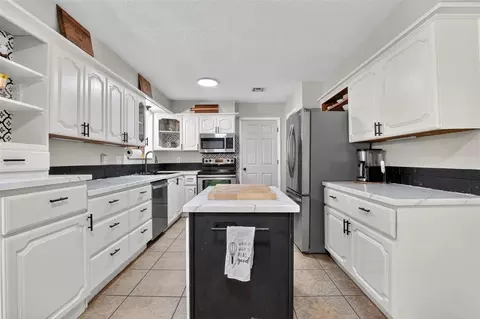 Kitchen - 124 Pickard Dr, Mcloud, OK 74851 photo 2 of 4
