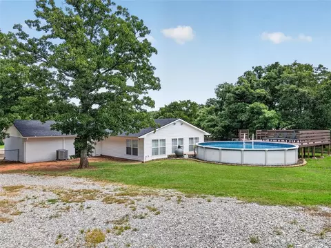 Exterior - 124 Pickard Dr, Mcloud, OK 74851 photo 9 of 11