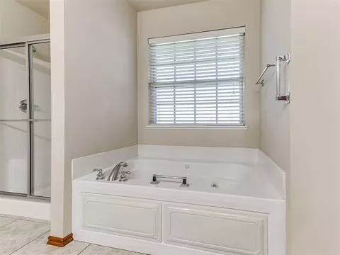 Bath - 2403 E Headwind Dr, Purcell, OK 73080 photo 2 of 7