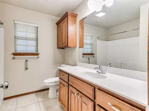 Bath - 2403 E Headwind Dr, Purcell, OK 73080 photo 3 of 7