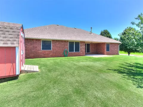Exterior - 2403 E Headwind Dr, Purcell, OK 73080 photo 8 of 10