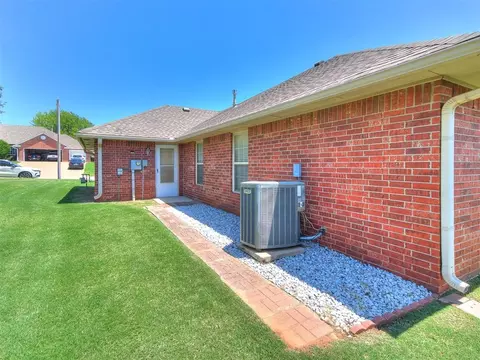 Exterior - 2403 E Headwind Dr, Purcell, OK 73080 photo 9 of 10