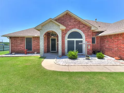 Exterior - 2403 E Headwind Dr, Purcell, OK 73080 photo 3 of 10