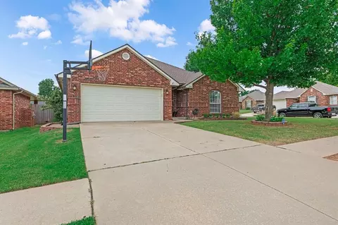 12524 SW 12th St, Yukon, OK 73099