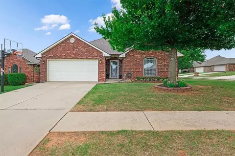 12524 SW 12th St, Yukon, OK 73099
