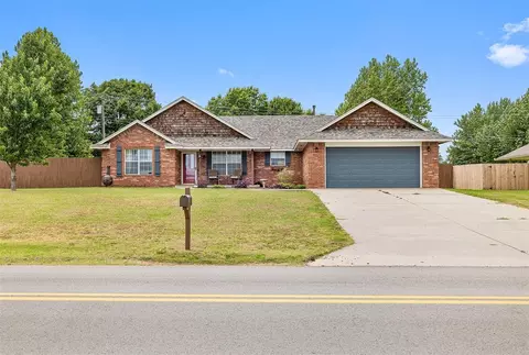 319 N Cimarron Rd, Tuttle, OK 73089