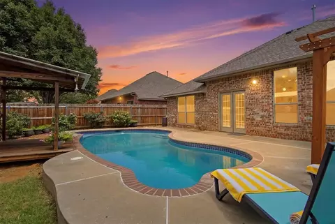 2101 Cedar Pointe Cir, Edmond, OK 73003