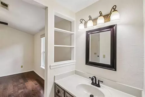 Bath - 2125 Goodrich Dr, Moore, OK 73170 photo 3 of 5
