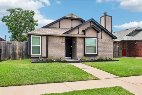 Exterior - 2125 Goodrich Dr, Moore, OK 73170 photo 5 of 6