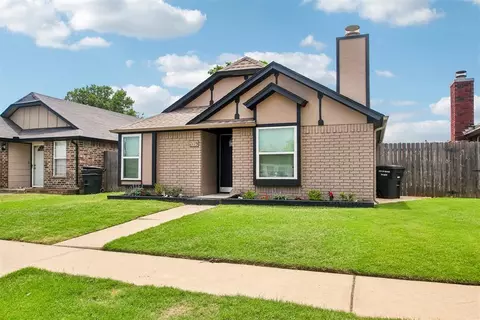 Exterior - 2125 Goodrich Dr, Moore, OK 73170 photo 3 of 6
