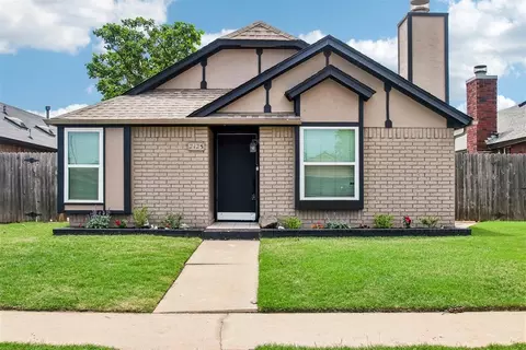 Exterior - 2125 Goodrich Dr, Moore, OK 73170 photo 4 of 6